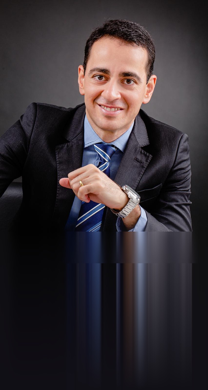 Dr. Lucas Viana, cardiologista em Rondonópolis, em retrato de estúdio